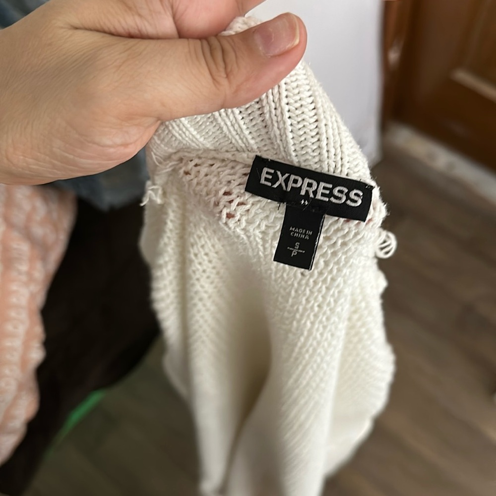 White express xs sweater